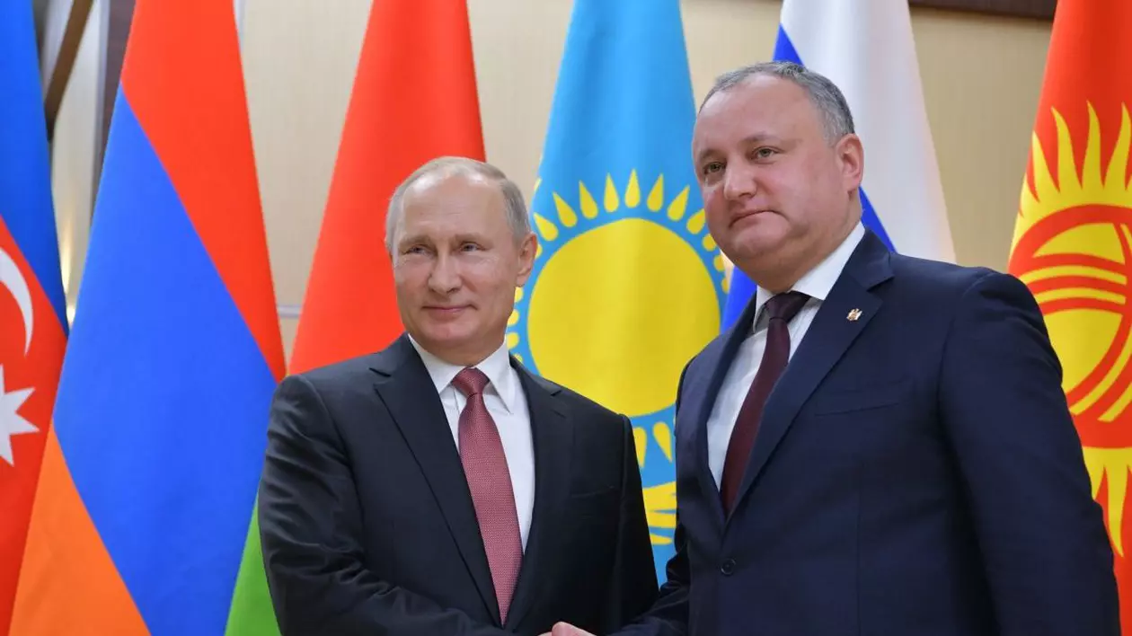 Igor Dodon (dreapta), alături de liderul rus Vladimir Putin Foto: Hepta