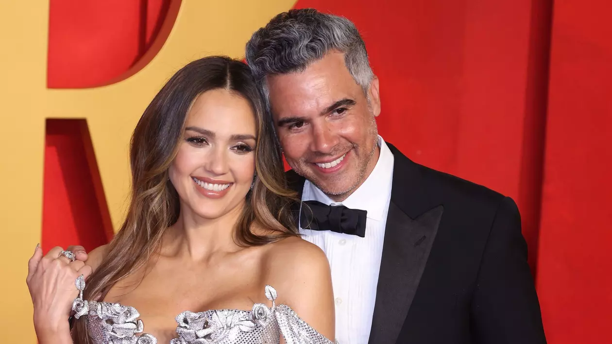 Jessica Alba și Cash Warren divorțează după 17 ani