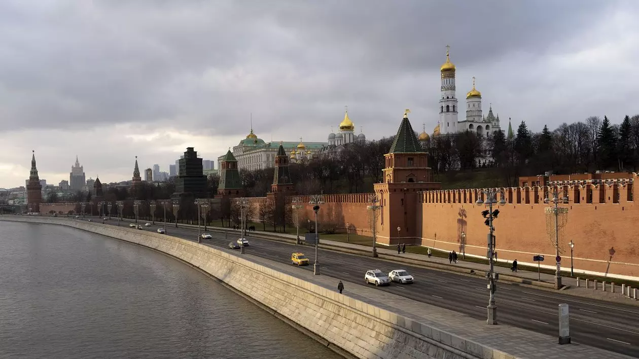 Zidurile Kremlinului, pe dreapta, lângă malul râului Moscova Foto: Profimedia