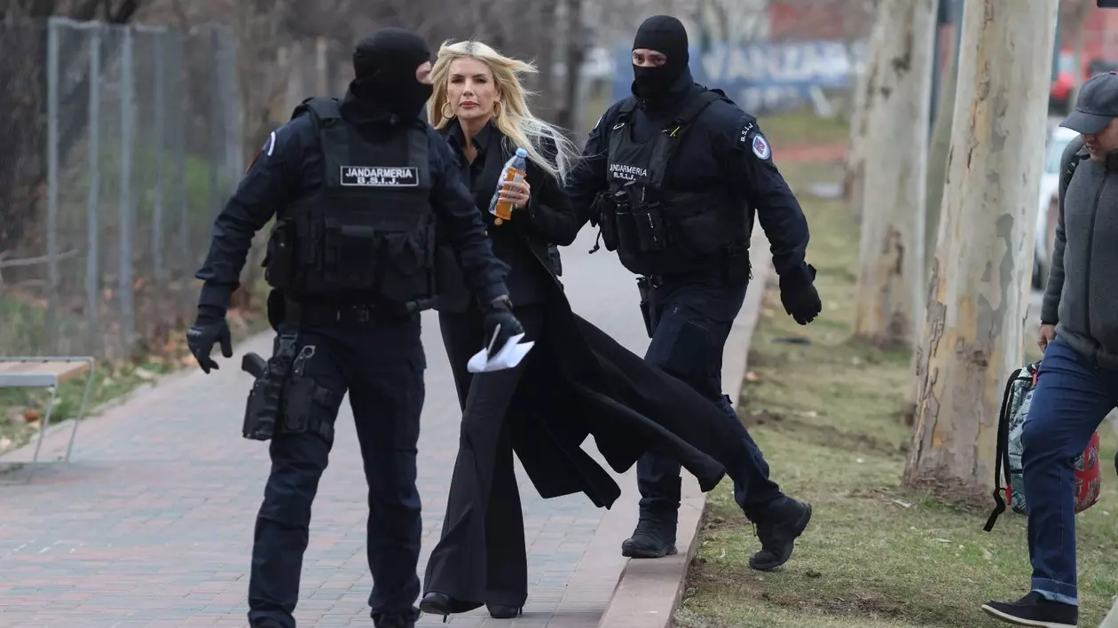 Laura Vicol a fost adusă cu mascații la DIICOT