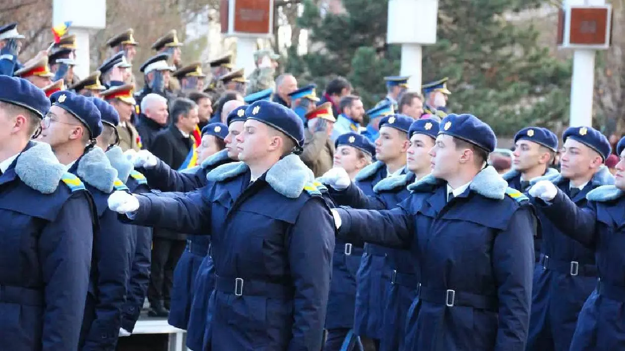 Mai multi elevi ai Colegiului Militar din Alba Iulia la defilarea de Ziua Națională a României