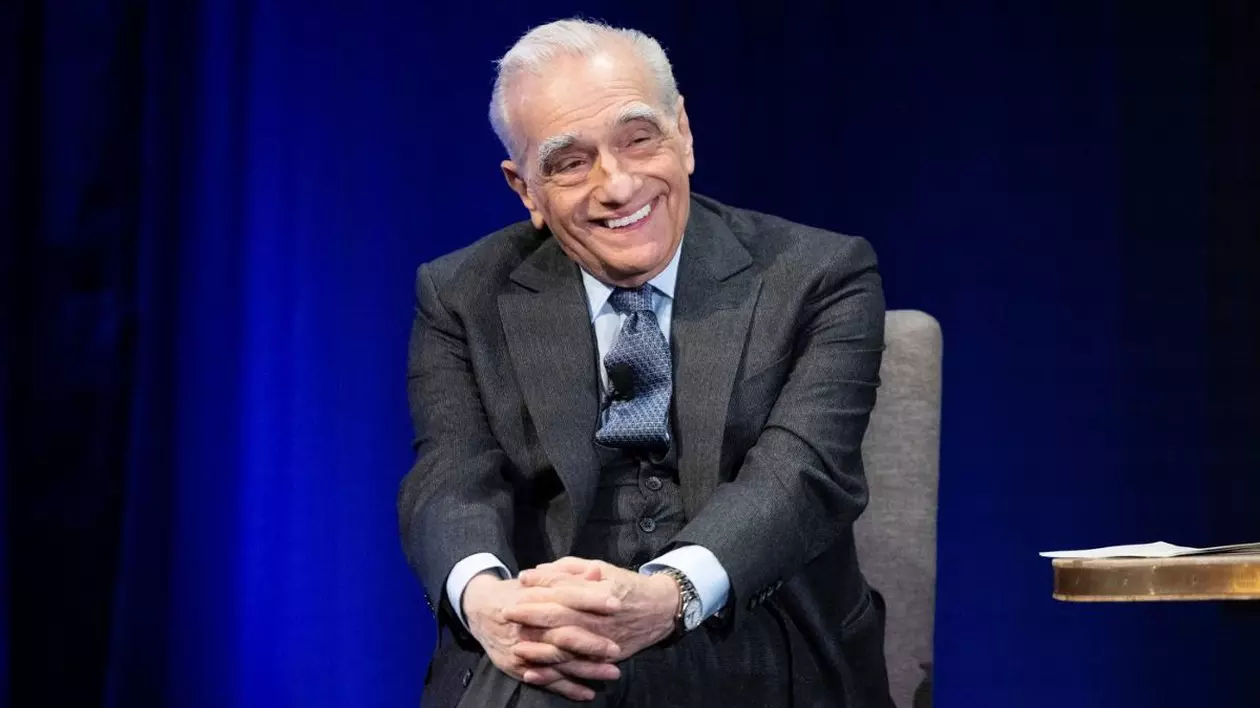 Martin Scorsese în timpul unei discuții pentru „Martin Scorsese Presents: The Saints” joi, 14 noiembrie 2024, la New York. Celebrul regizor este îmbrăcat la costum și râde