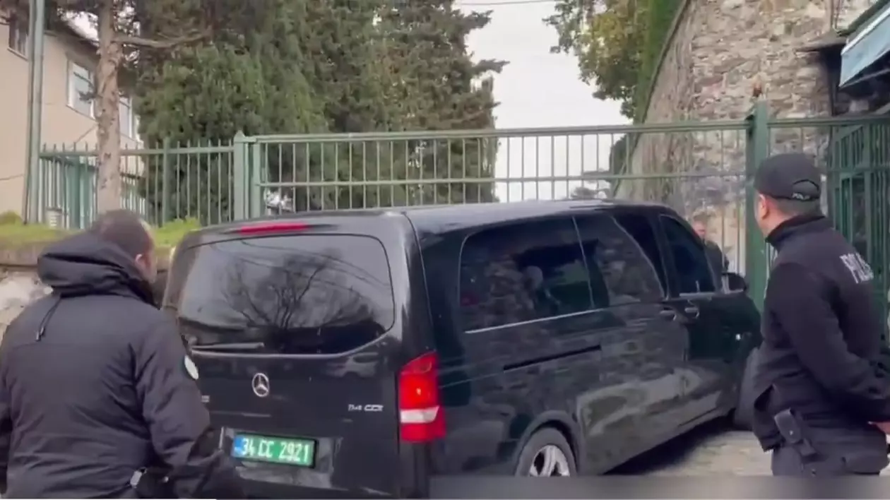 Momentul sosirii delegației ruse la reședința consulului general al SUA la Istanbul Captură X