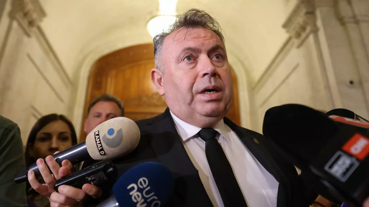 Cabinetul lui Nelu Tătaru de la spitalul din Huși a devenit loc de fumat. „Am contestat în instanţă decizia de suspendare a contractului”