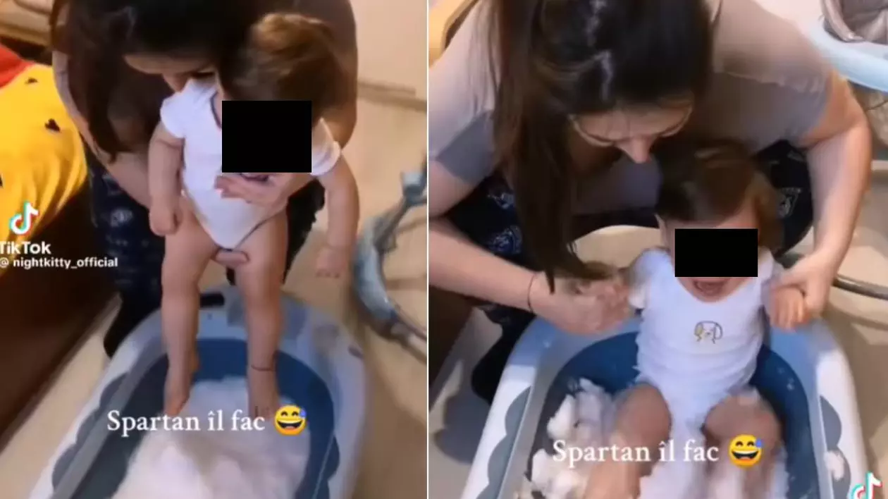 mama pune copil intr-o cadita cu zapada