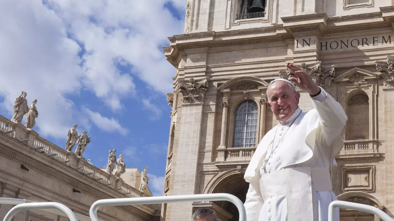 Papa Francisc a murit