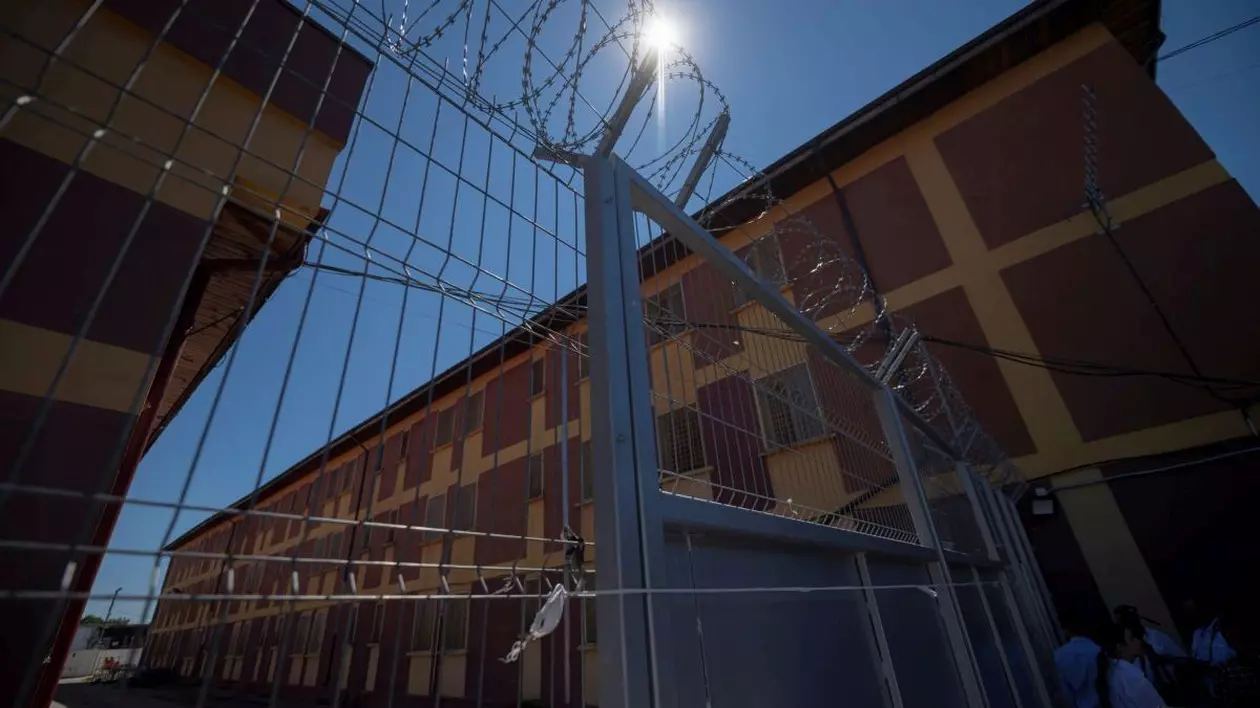 Una din curțile penitenciarului Jilava, văzută seara, în timpul evenimentului „Ziua porților deschise”, în comuna Jilava, județul Ilfov, 28 iulie 2023