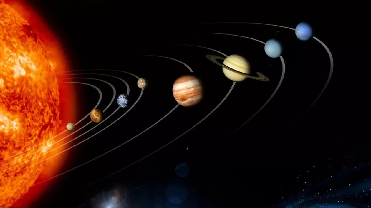 Montaj de imagini planetare luate de nave spațiale gestionate de Jet Propulsion Laboratory din Pasadena, CA. Sunt incluse (de sus în jos) imagini cu Mercur, Venus, Pământ (și Lună), Marte, Jupiter, Saturn, Uranus și Neptun