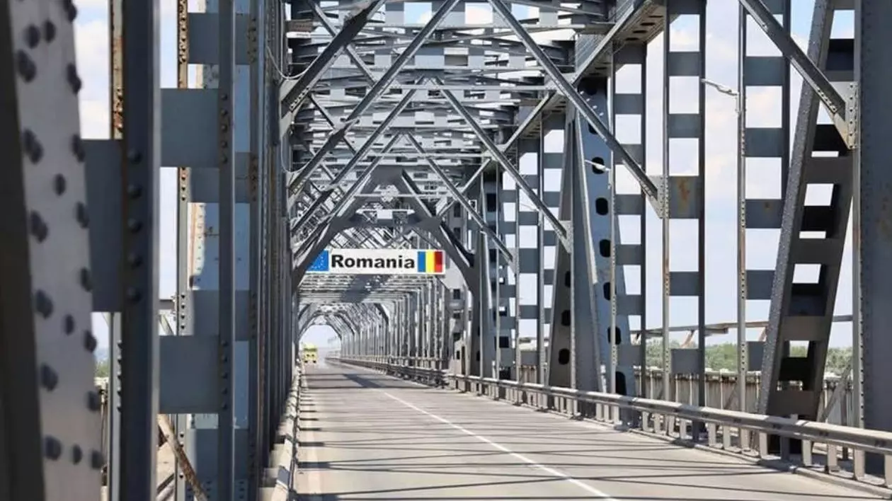 pod ruse giurgiu pe care este un panou pe care scrie romania