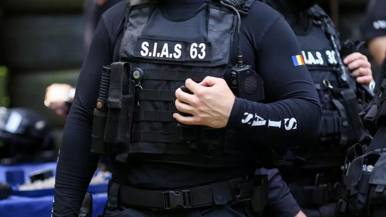 București, România - 10 iunie 2019: Detalii cu uniforma și trusa de securitate a unui SIAS românesc (serviciul pentru acțiuni speciale al Poliției Române).