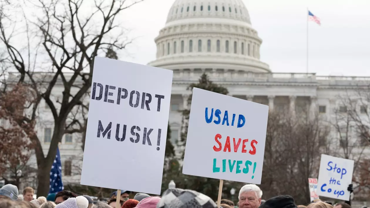 protest impotriva concedierilor la USAID