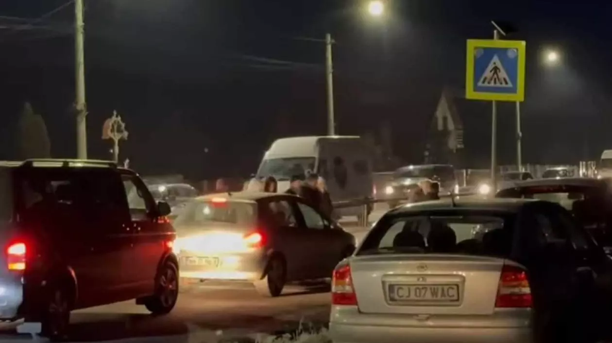Locuitorii din Jucu de Mijloc protestează față de un parapet montat pe DN 1C, în județul Cluj