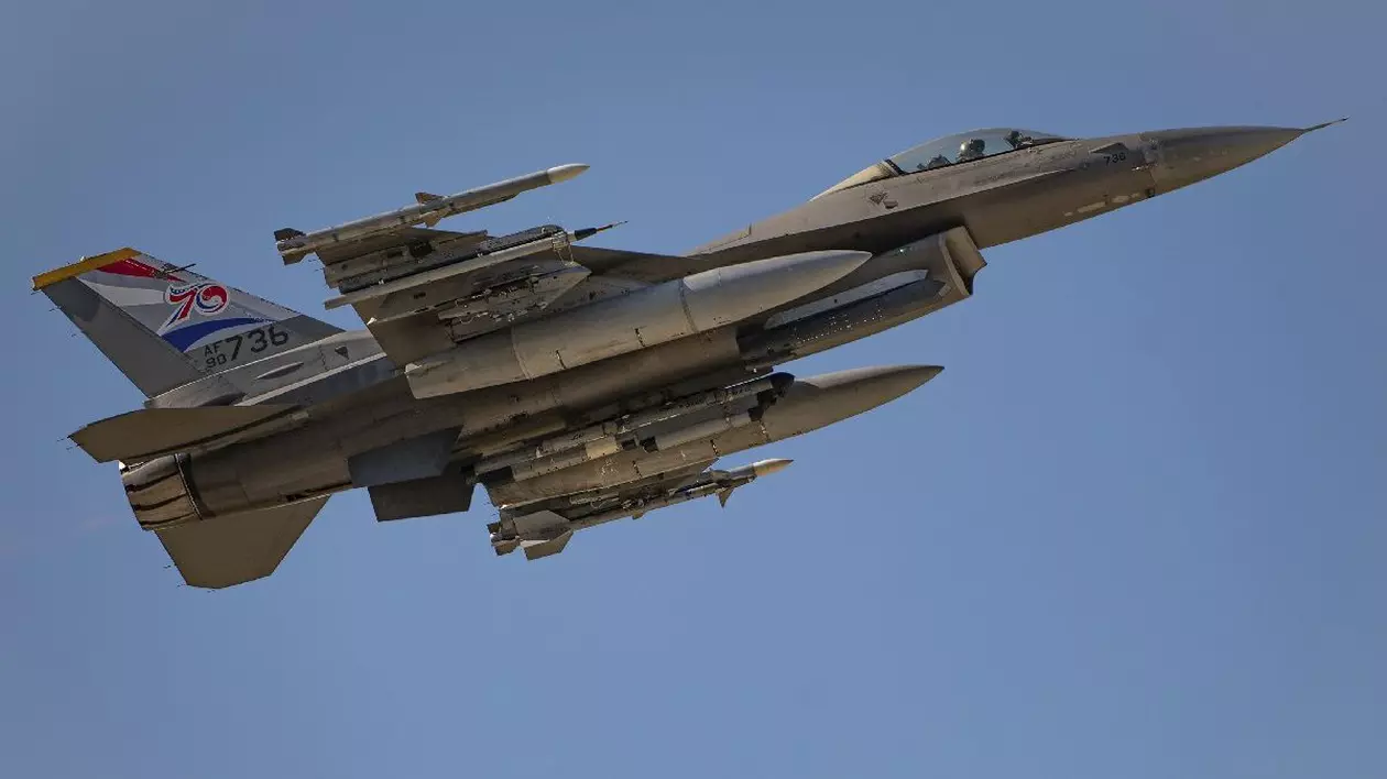 O aeronavă de vânătoare F-16C Fighting Falcon a Forțelor Aeriene ale SUA