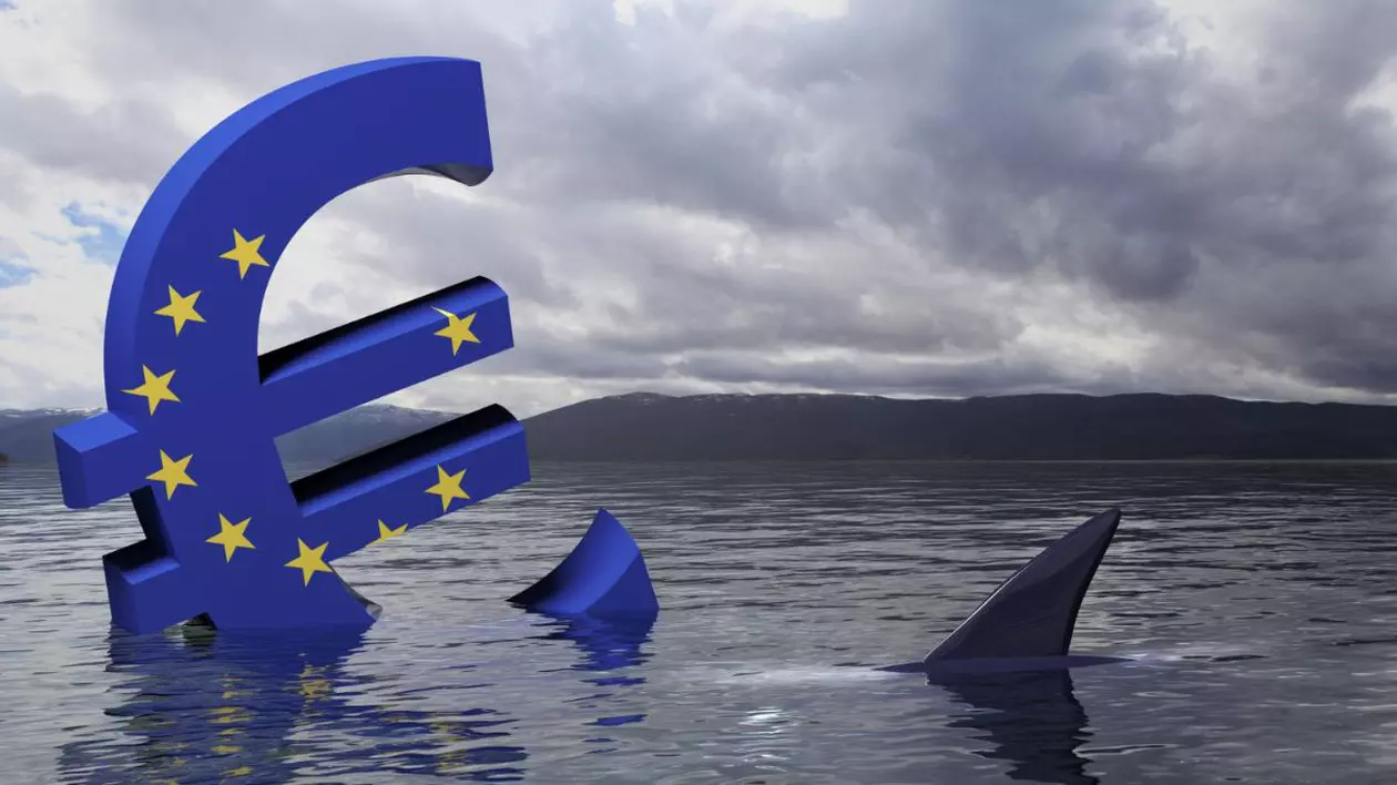 semn euro Banca Centrală Europeană scufundându-se în apă