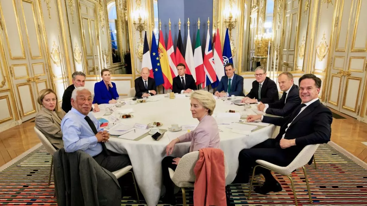 Imagine de la summit-ul de pace de la Paris, cu toți liderii europeni care participă în jurul unei mese rotunde.