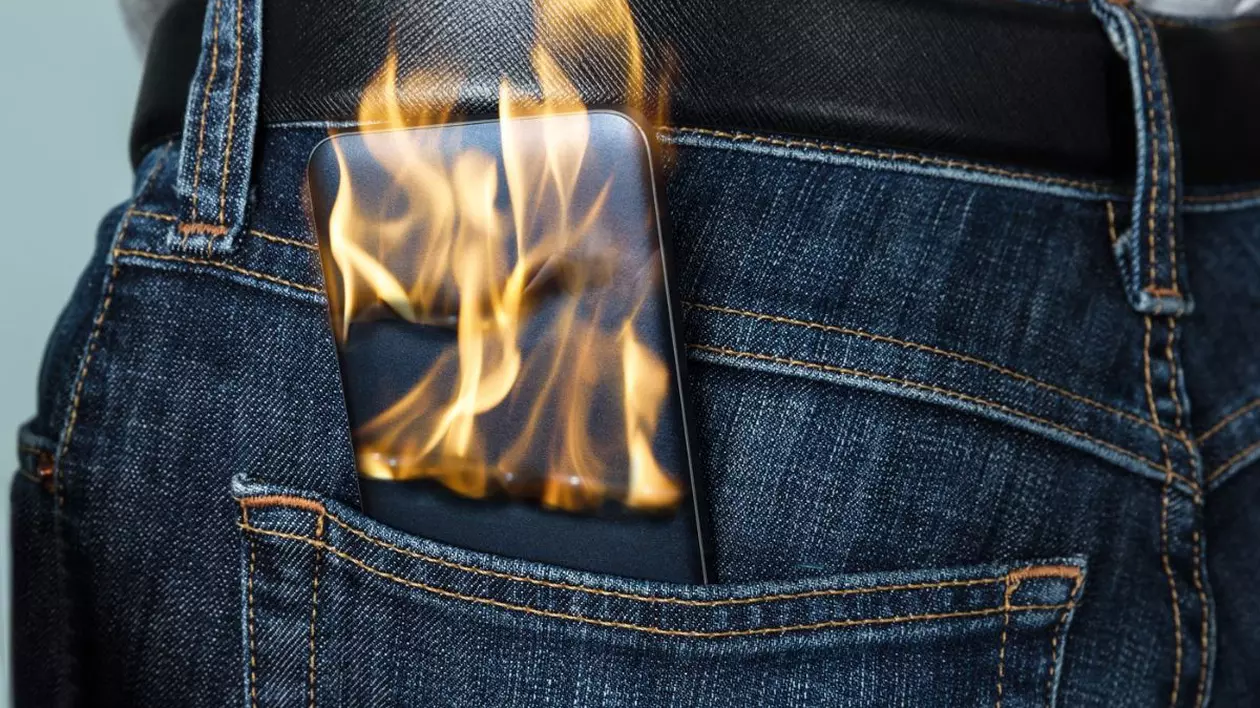 telefon care arde într-un buzunar