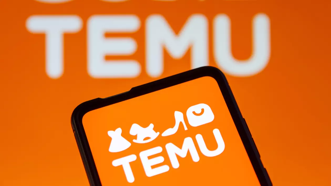În imagine este ilustrat logo-ul Temu pe un fundal portocaliu