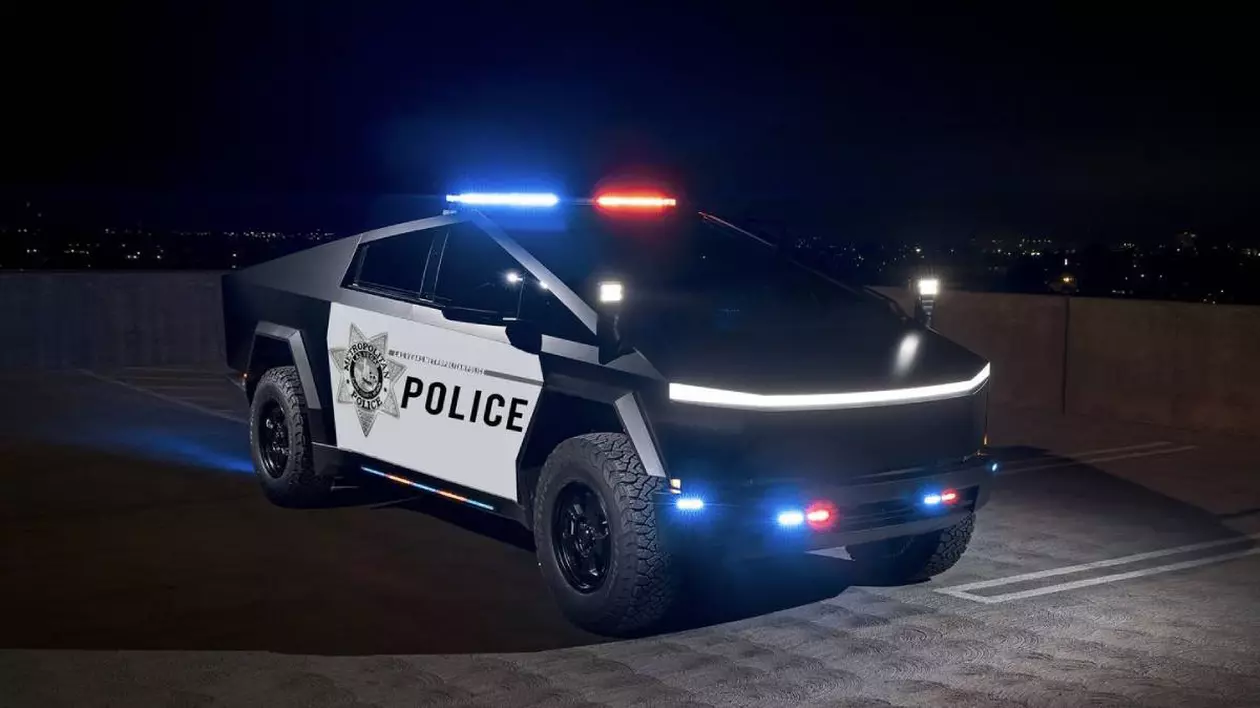 masina de politie testla cybertruck cu sirenele aprinse