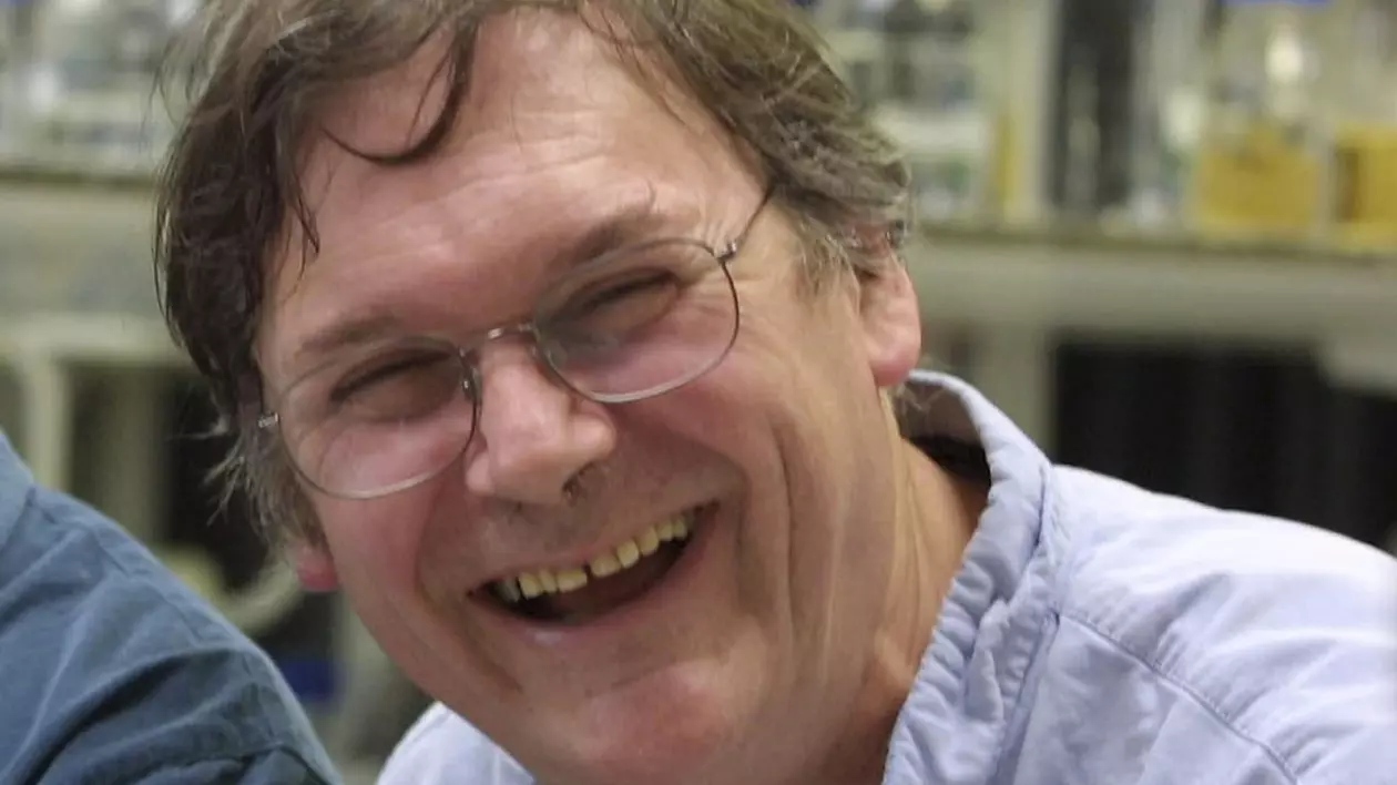 Tim Hunt, laureat al Premiului Nobel pentru Medicină, într-un laborator din Londra.