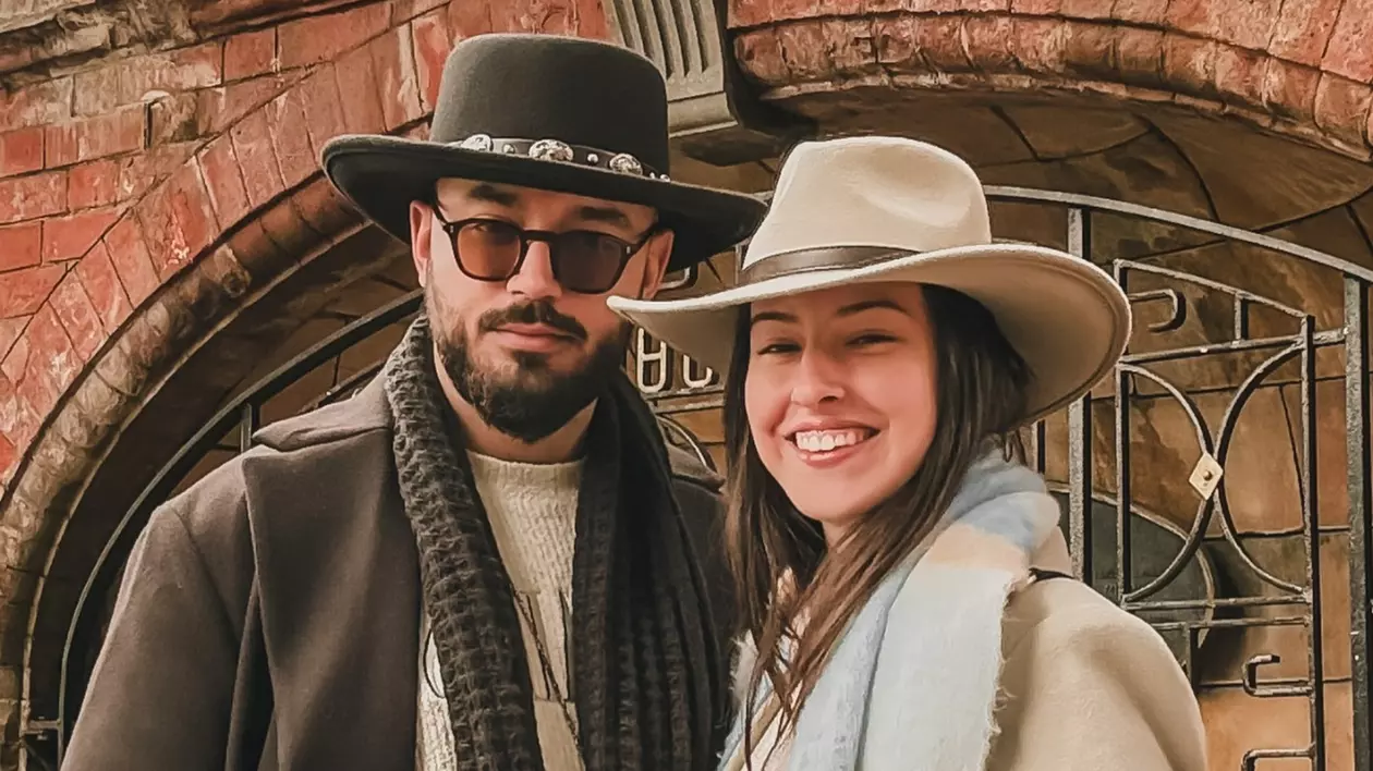 Victor Dorobanțu, actorul român care joacă în „Wednesday", vorbește în premieră despre iubita lui. Cum a început, de fapt, povestea lor de dragoste: „M-a abordat ea pe mine”