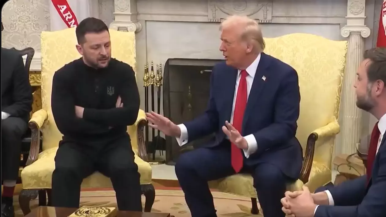 Volodimir Zelenski (stânga) în timpul unor schimburi de replici cu Donald Trump (centru) și JD Vance (dreapta) Captură X