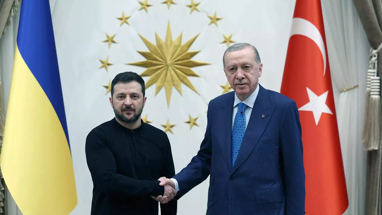 Volodimir Zelenski (stânga), primit marți, 18 februarie 2025, de către Recep Tayyip Erdogan Foto: Profimedia