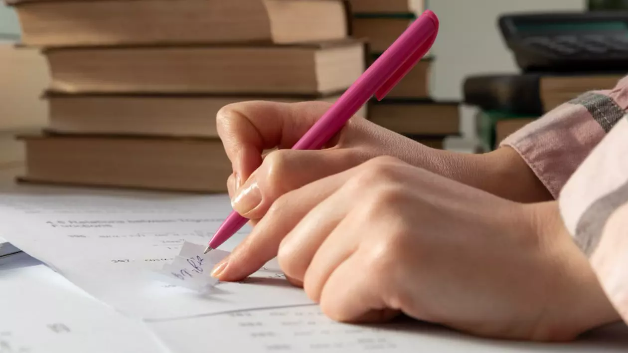Simulare Evaluare Națională 2025: Elevii de clasa a VIII-a susțin proba la Matematică