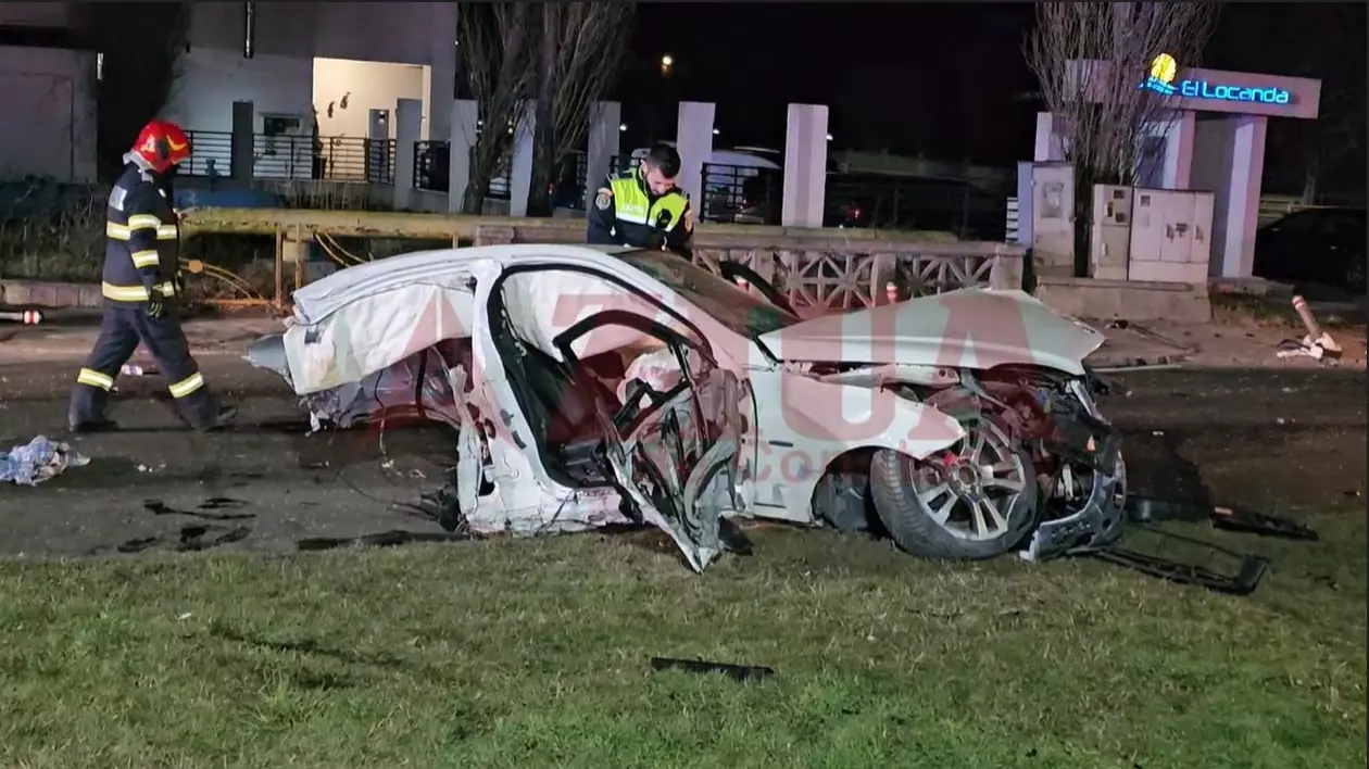 Mercedes rupt în două în accidentul din Constanța, petrecut lângă hotel malibu