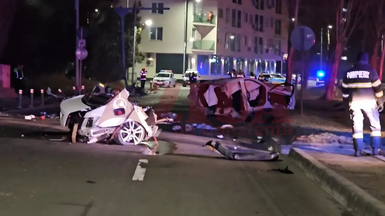 accident grav in constanta, o masina mercedes rupta in doua, jumatate pe carosabil, jumatate pe iarba