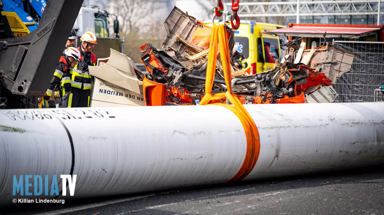 Accidentul cumplit a avut loc pe A4, în apropiere de Rotterdam. FOTO: Media TV.