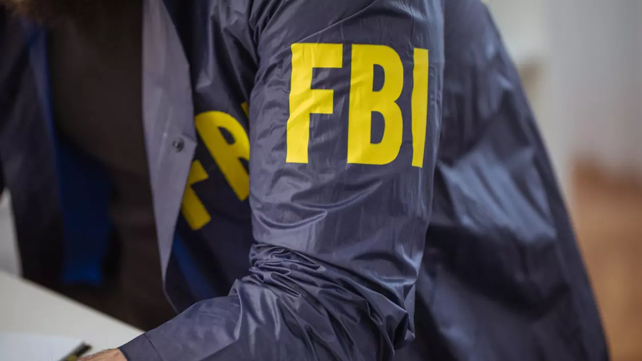 Agent FBI în uniformă.