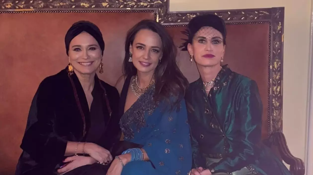 Andreea Esca a mers la „Disco Party Carnaval” la Reședința Ambasadorului Italiei la București în noaptea Premiilor Oscar 2025