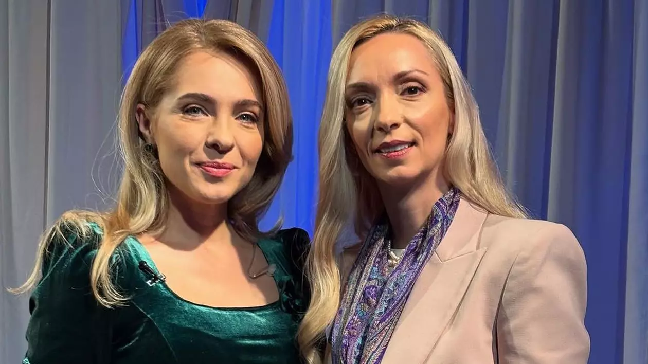 Andreea Ogăraru (stânga), alături de Anna Szabo (dreapta), la Metropola TV