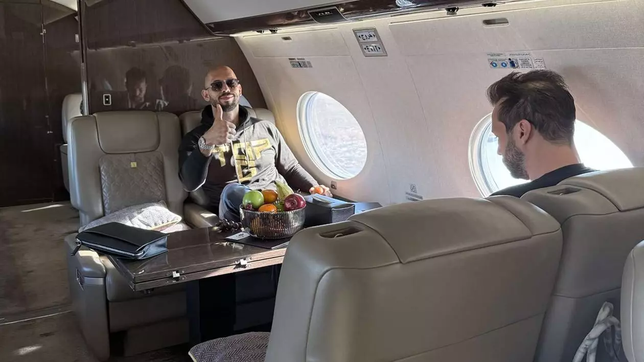 Andrew Tate și Tristan Tate în avion