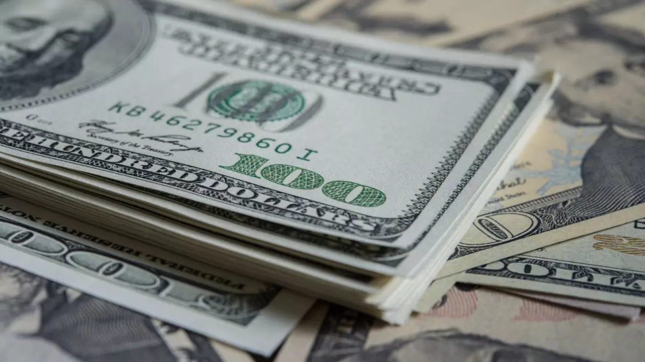 teancuri de bancnote de 100 de dolari