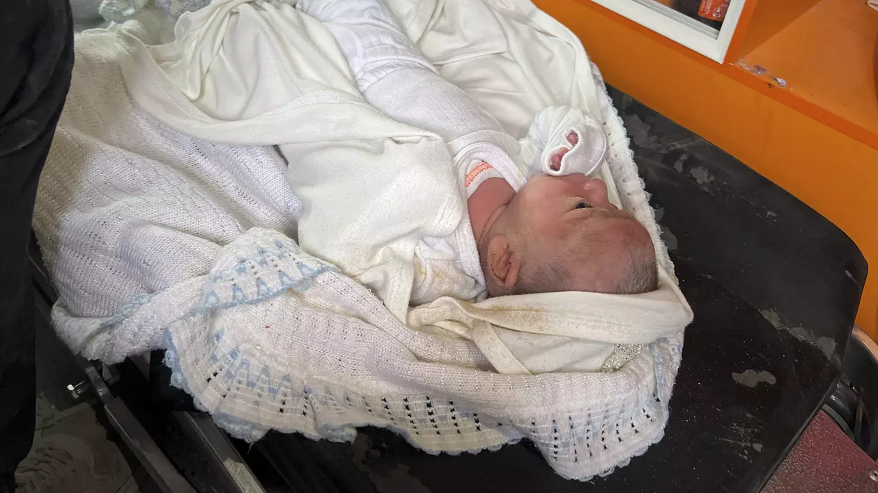Bebelușa Ella a supraviețuit miraculos unui atac aerian din Gaza. FOTO: Profimedia.