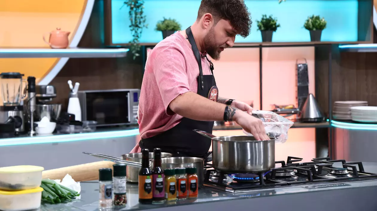 Cine este Bogdan Iancu de la „Chefi la cuțite” 2025. A gătit într-un restaurant din New York. „Kim Kardashian a comandat o săptămână întreagă risotto-ul meu”