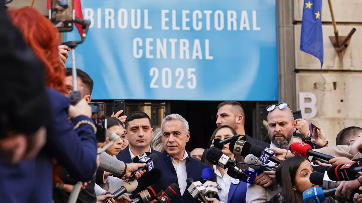 Călin Georgescu și-a depus candidatura la președinție la BEC, alături de George Simion, președintele AUR