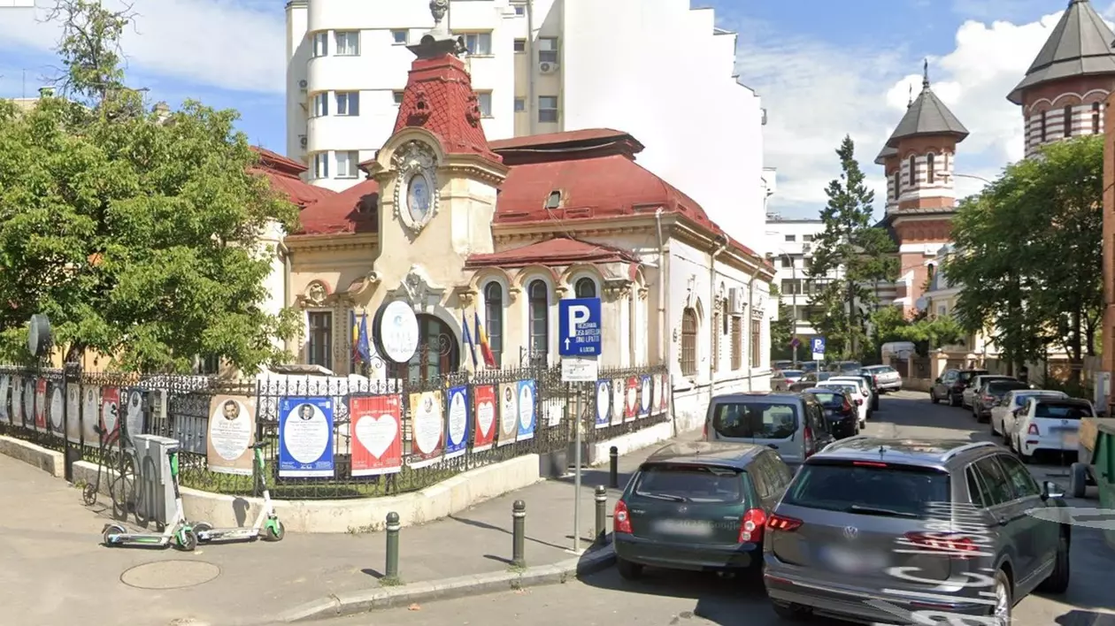 Casa lui Dinu Lipatti este lângă Piața Romană, pe Bulevardul Lascăr Catargiu nr. 12 (fost Bulevardul Ana Ipătescu) și a fost construită în 1902