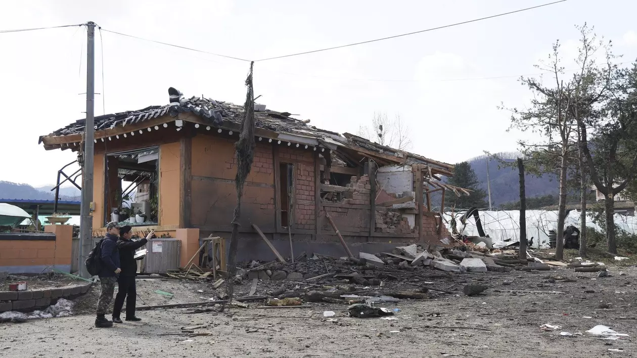 Casă distrusă în Pocheon, Coreea de Sud, după ce a fost bombardată accidental de două avioane de luptă