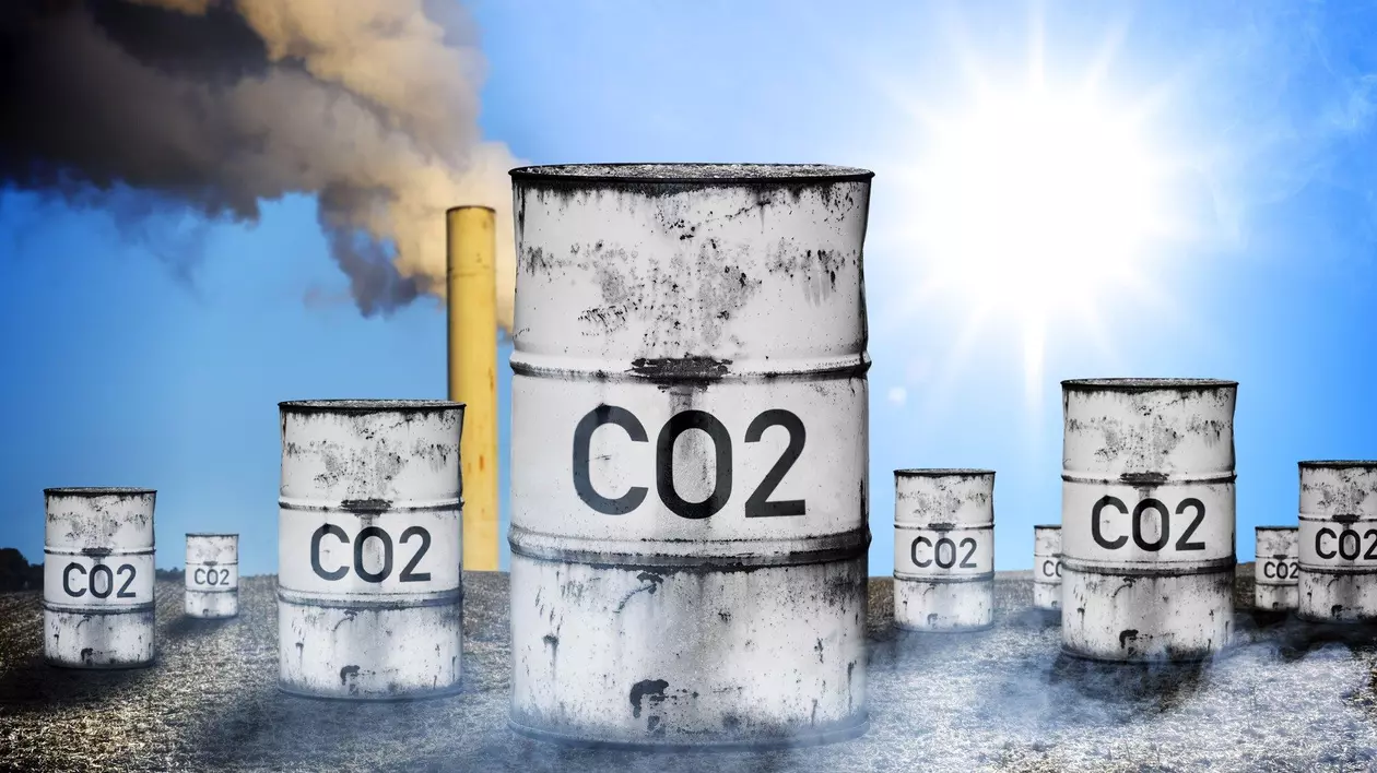 Poză cu recipiente pe care scrie CO2.