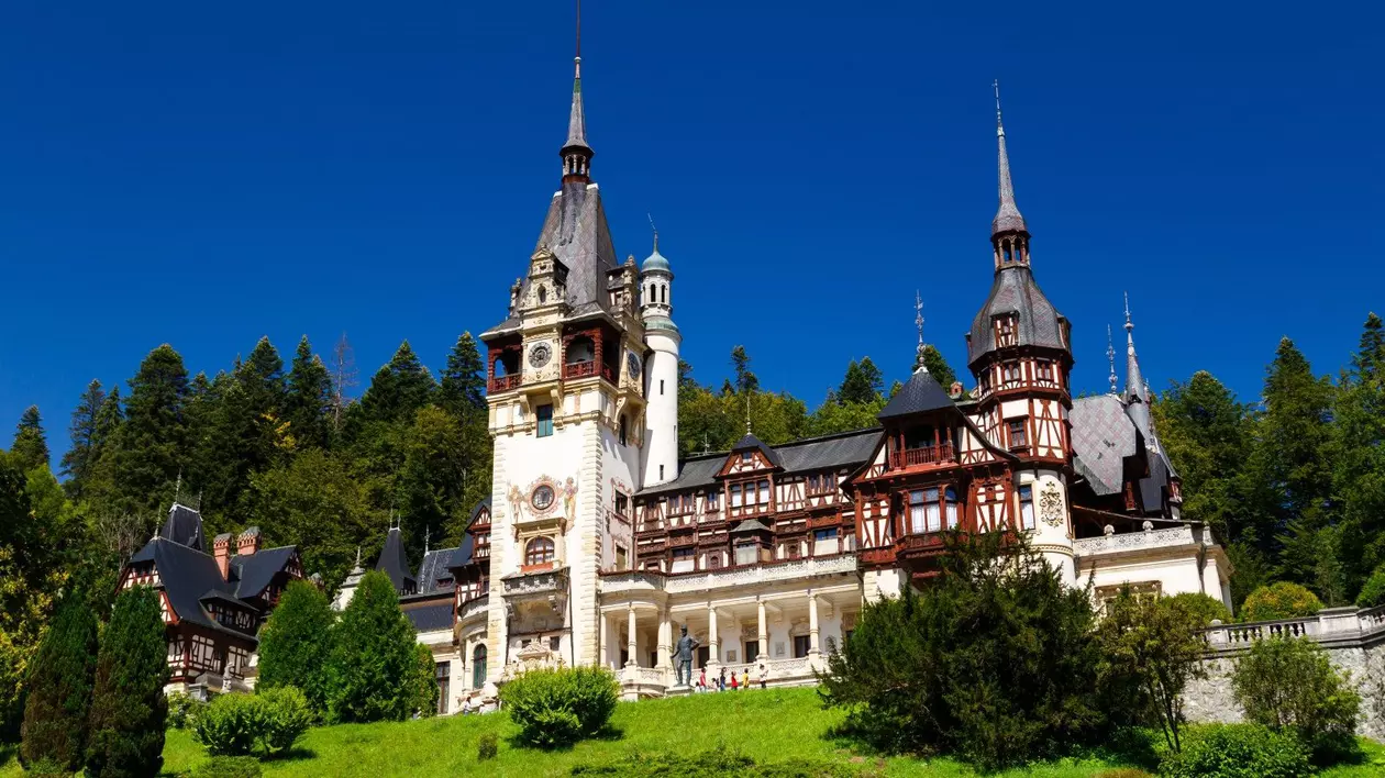 Castelul Peleș de la Sinaia a fost construit la inițiativa primului rege al României, Carol I, în perioada 1875-1914