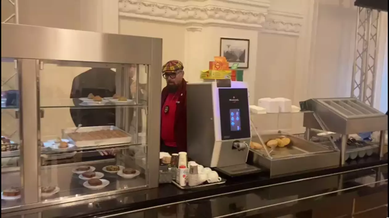 Contractul cu firma care deţine restaurantul din Parlament închis de Piedone va fi reziliat, a decis președintele Camerei Deputaților