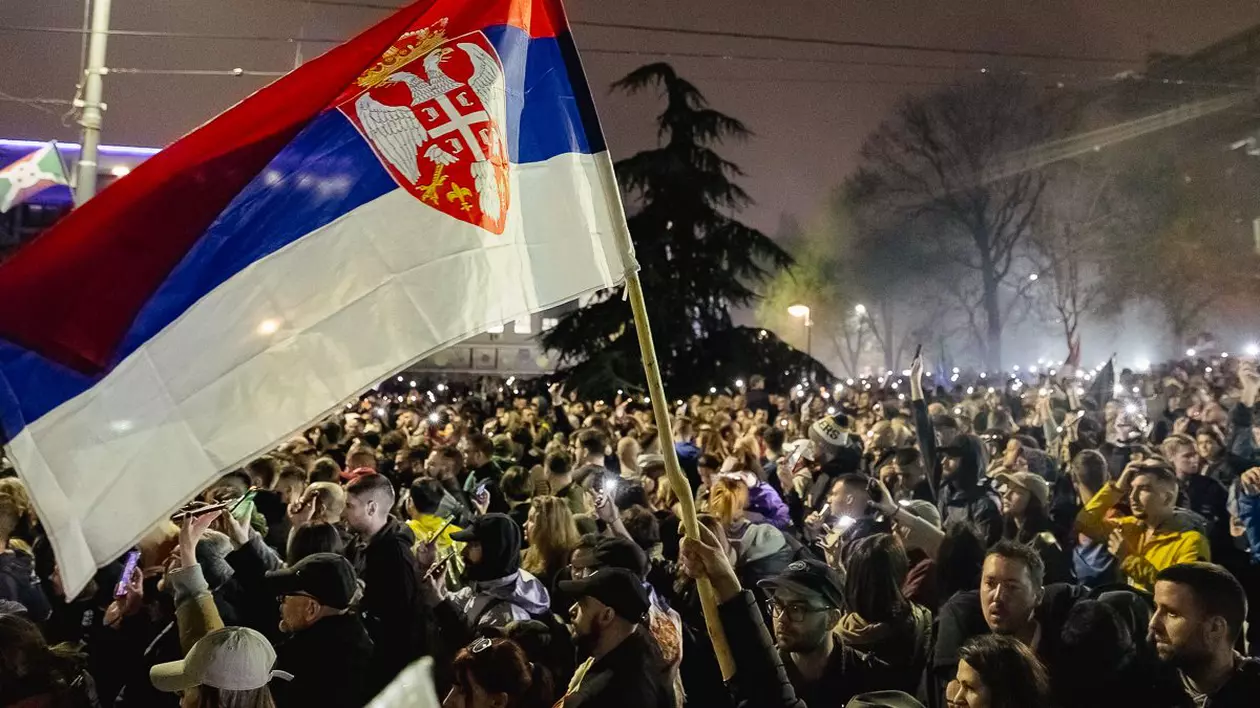 Român la protestul uriaș din Belgrad: „Asta e lupta noastră alături de poporul majoritar!”