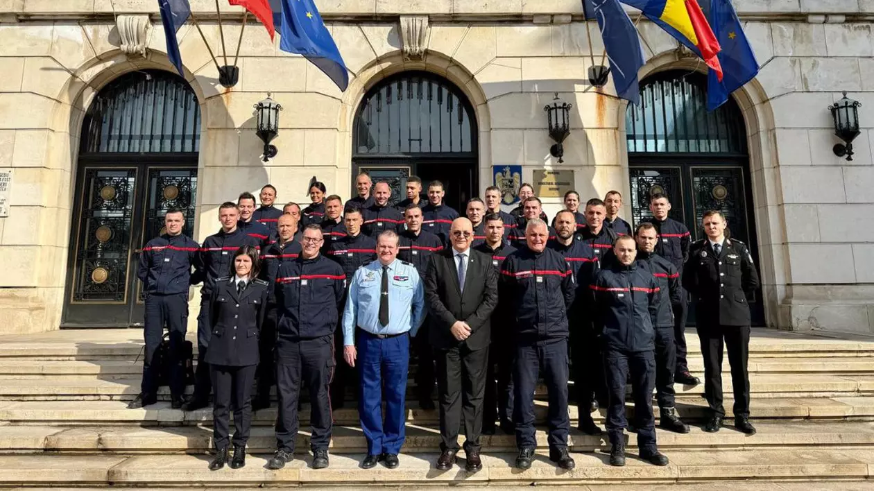 Delegația de pompieri stagiari francezi veniți la București într-un proiect de schimb de experiența, 10 martie 2025