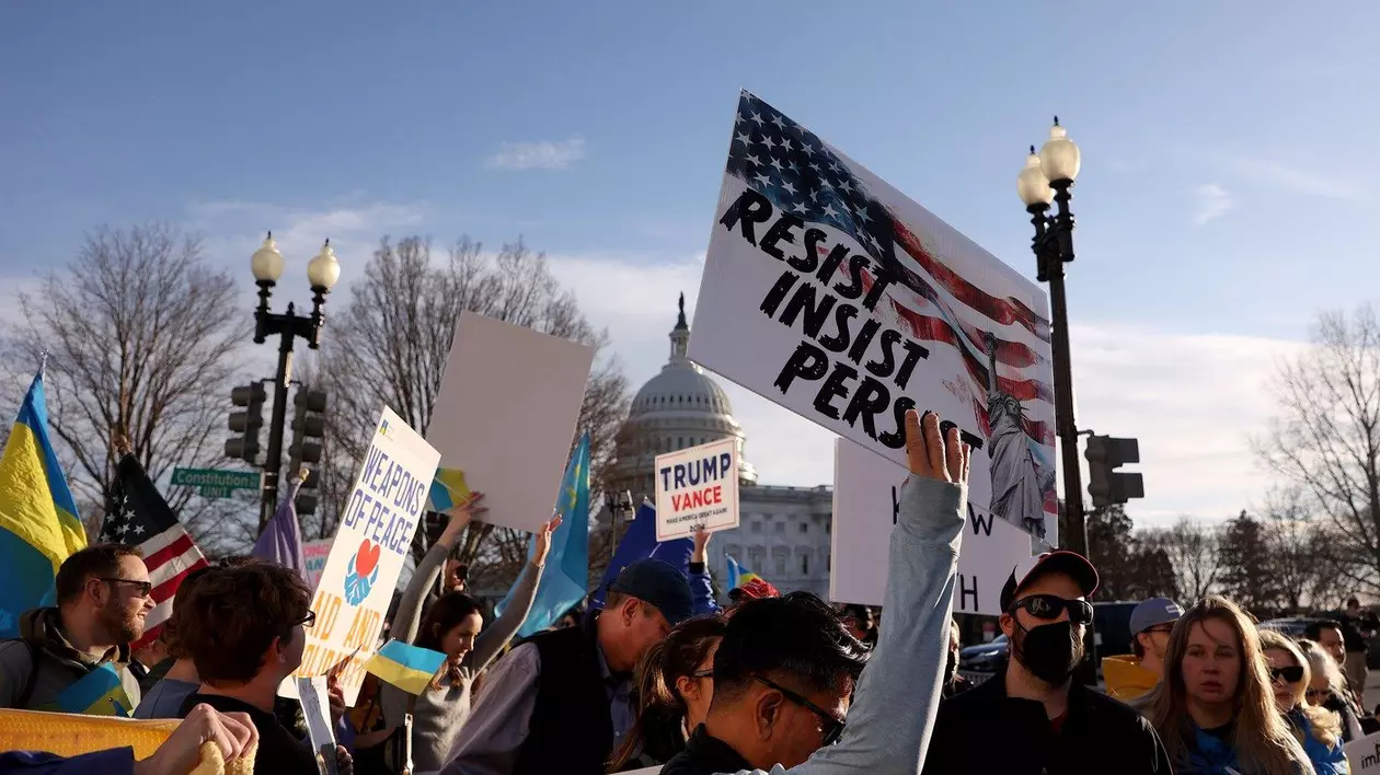 Demonstrație în fața Capitoliului, la Washington DC, înainte despre Starea Uniunii al președintelui Donald Trump Foto: Profimedia