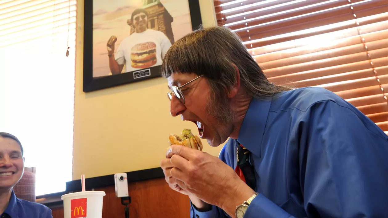 Don Gorske și-a îmbunătățit recordul de Big Mac mâncați: „Am ajuns la 35.000, dar nu faceți ca mine!”