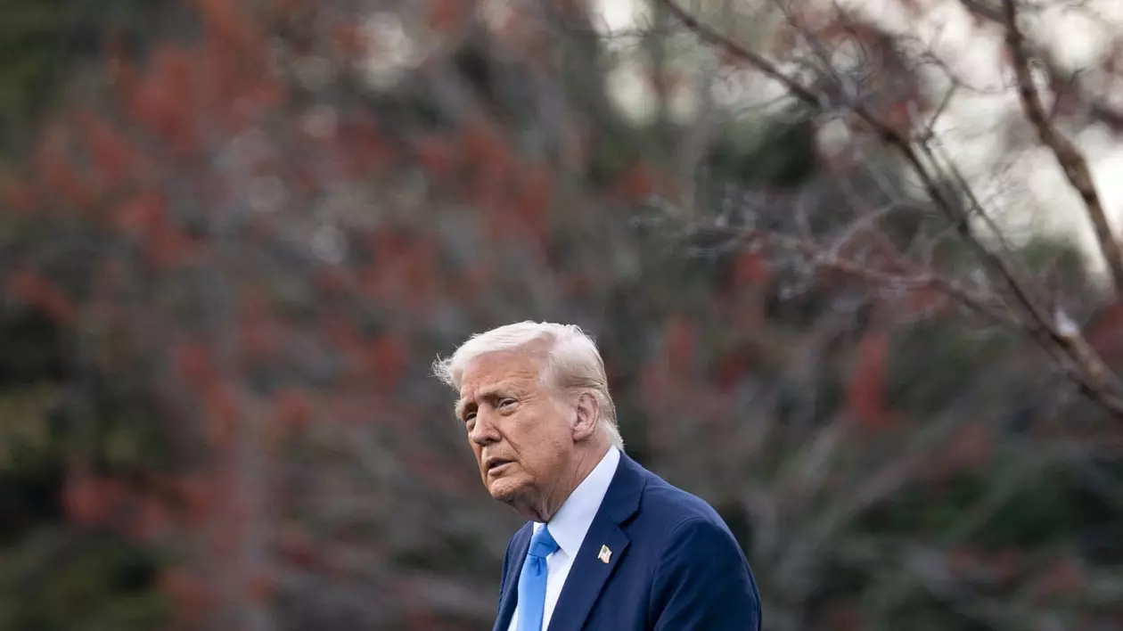 Donald Trump surprins în natură