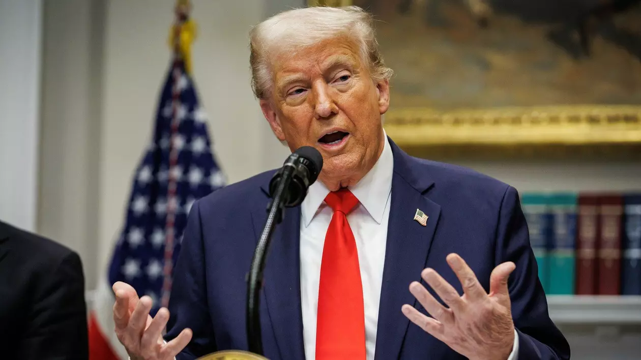 Donald Trump surprins în timp ce vorbește - 3 martie 2025