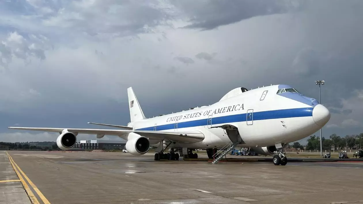 Avion E-4B NightWatch pe pistă, Foto: Profimedia Images